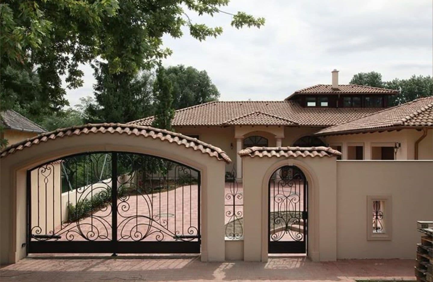 Casa con fachada colonial